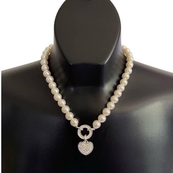 Jewelry - Pick 2/$25 Women's Pearl & Rhinestone Necklace 16" Costume Jewelry